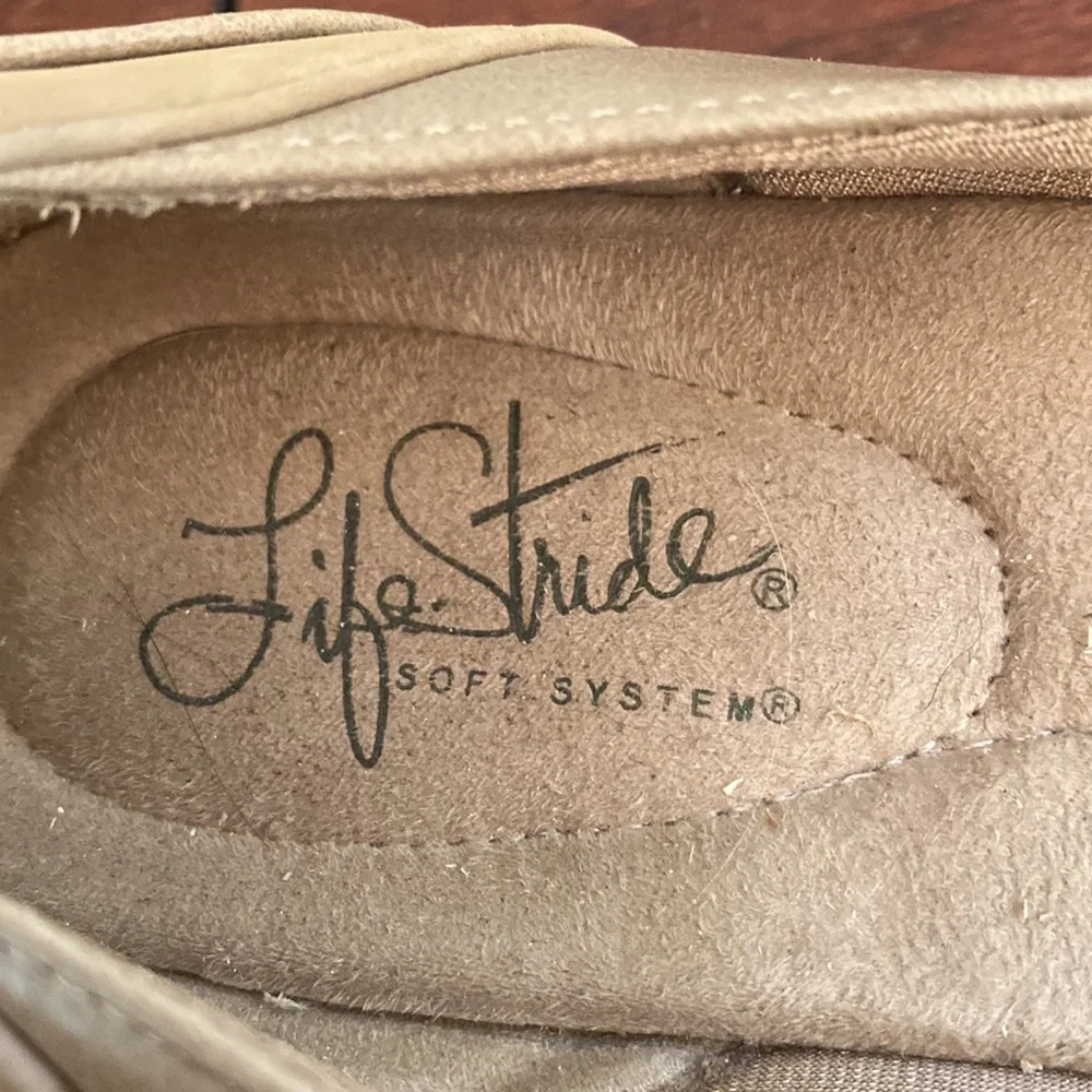 Life Stride Soft System Tan 9.5M Comfort Chic Suede Leather Minimalist Flats